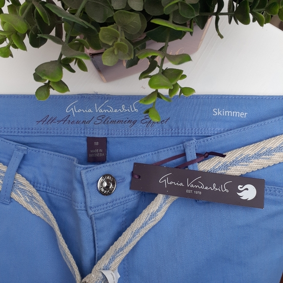 NWT Gloria Vanderbilt Skimmer Capri with Belt 18 - Picture 8 of 16